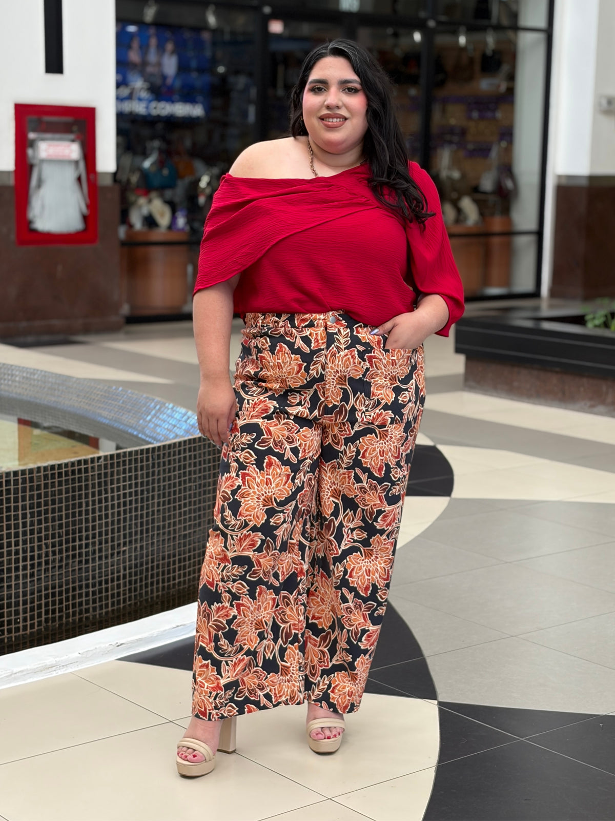Blusa Asimétrica con Escote Asimétrico y Fruncidos