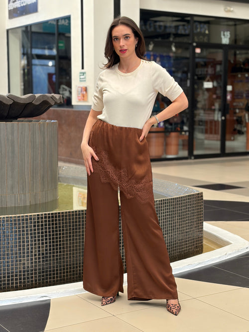 Blusa Básica Blanca de Hilo con Botones en Hombro