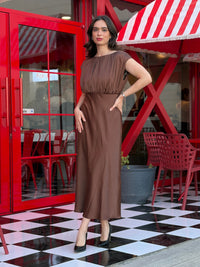 Vestido midi satinado con pliegues