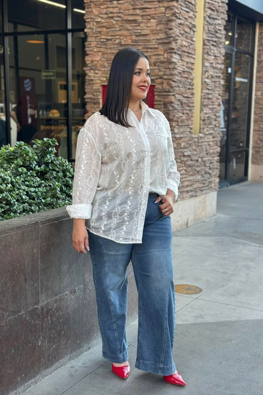 Blusa Romántica en Encaje Floral
