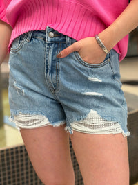 Short Denim Desgastado con Destrucciones