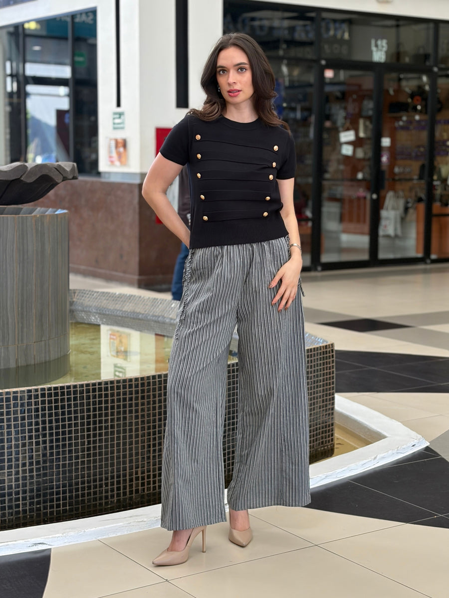 Blusa Tejida Mangas Cortas con Acentos Militares